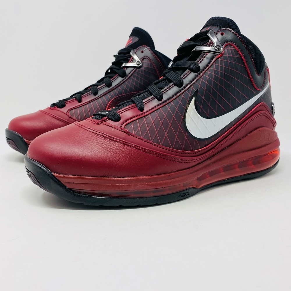 Nike Women’s Lebron VII QS Retro